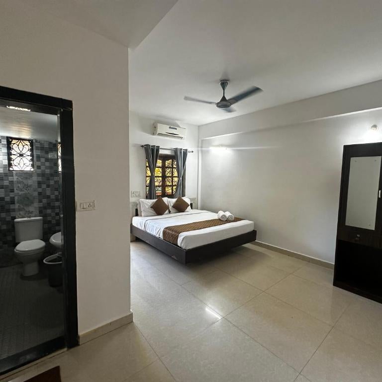Aura rooms & swimming pool, calangute