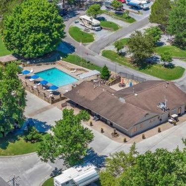 Lovely 2BR Model Home in the Smokies Thumbnail