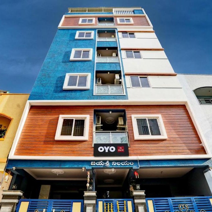 Super Townhouse Hitech City Near Yashoda Hospital