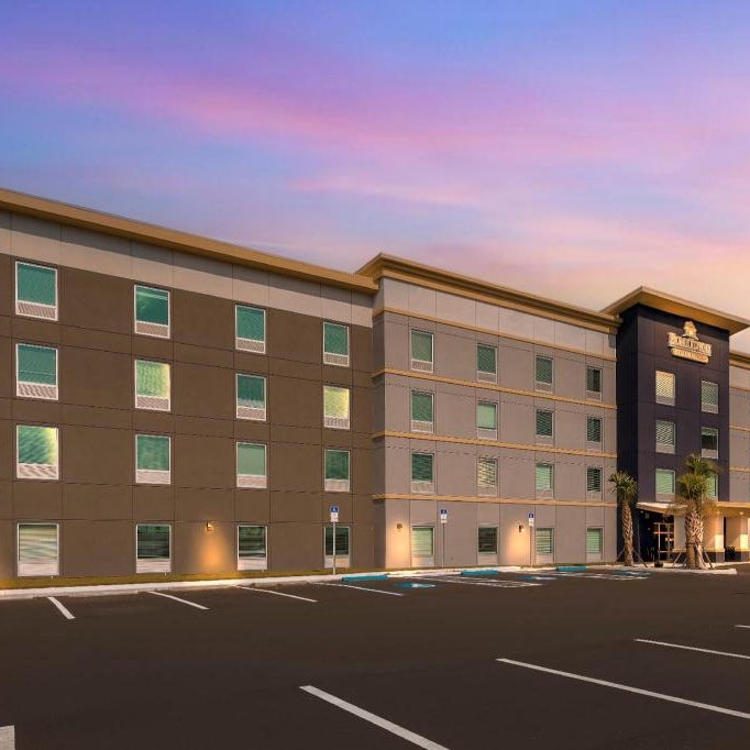 HomeTowne Studios Tampa - Airport  Thumbnail