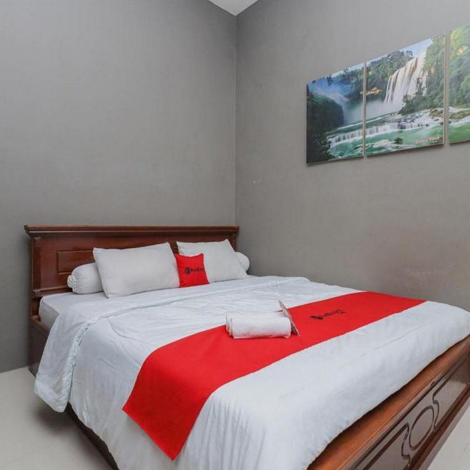 RedDoorz Syariah @ House Of Melati Kepanjen