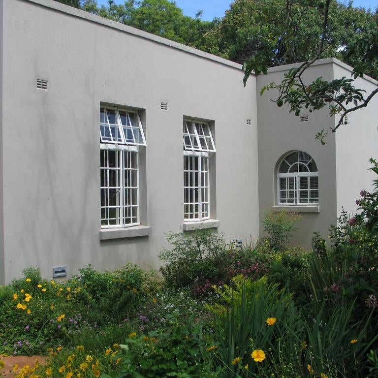 Chic studio nestled in lovely garden and pool-2254 Thumbnail