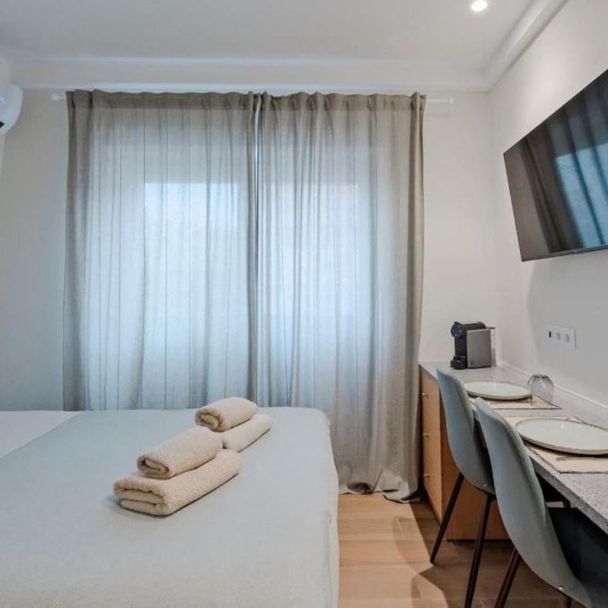 Lovely studio fully equipped near subway N6 Thumbnail