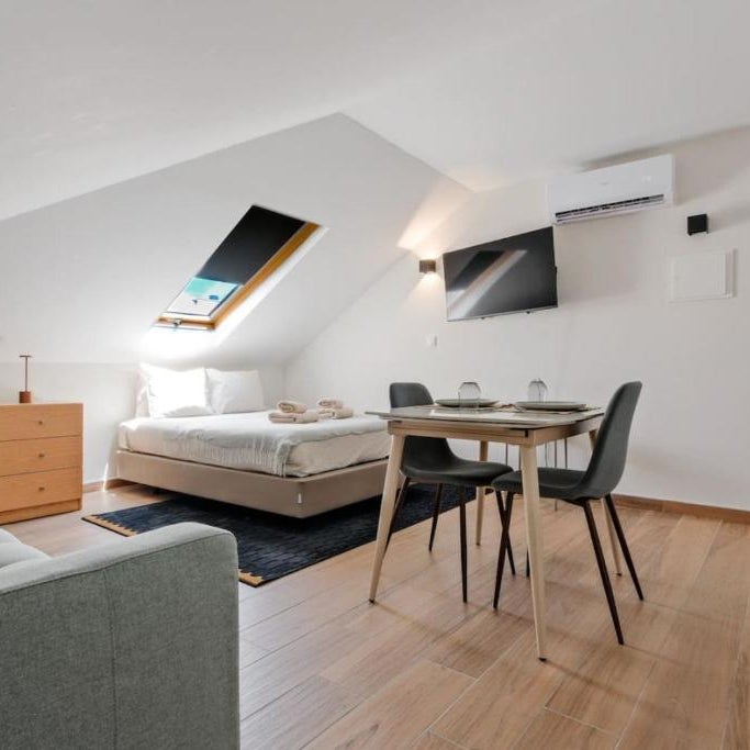 Lovely studio fully equipped near subway N12 Thumbnail