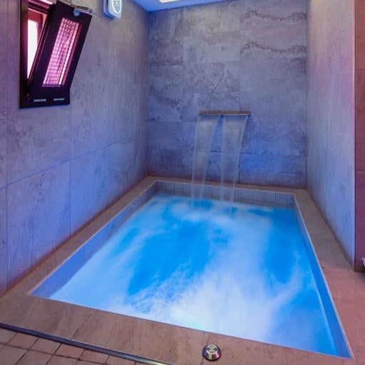 LUXUITE Villa con Piscina e sauna o villa con jacuzzi e doccia emozionale