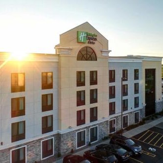 Holiday Inn Express and Suites Batavia By IHG Thumbnail