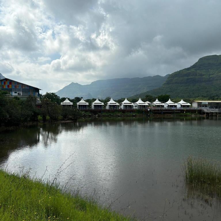 Lake Forest Resort