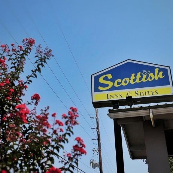 Scottis Inns & Suites Shenandoah Woodlands Mall Thumbnail