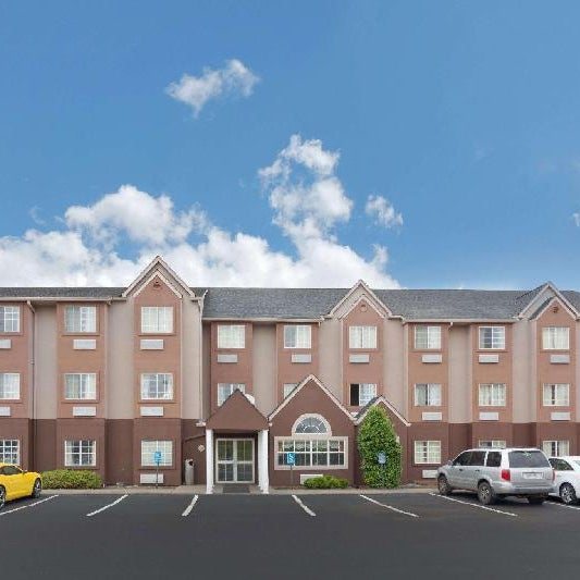 Days Inn & Suites by Wyndham Brandon Amphitheater Thumbnail