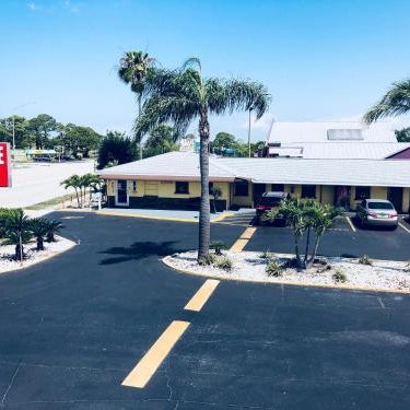 Deluxe Inn - Sarasota Thumbnail