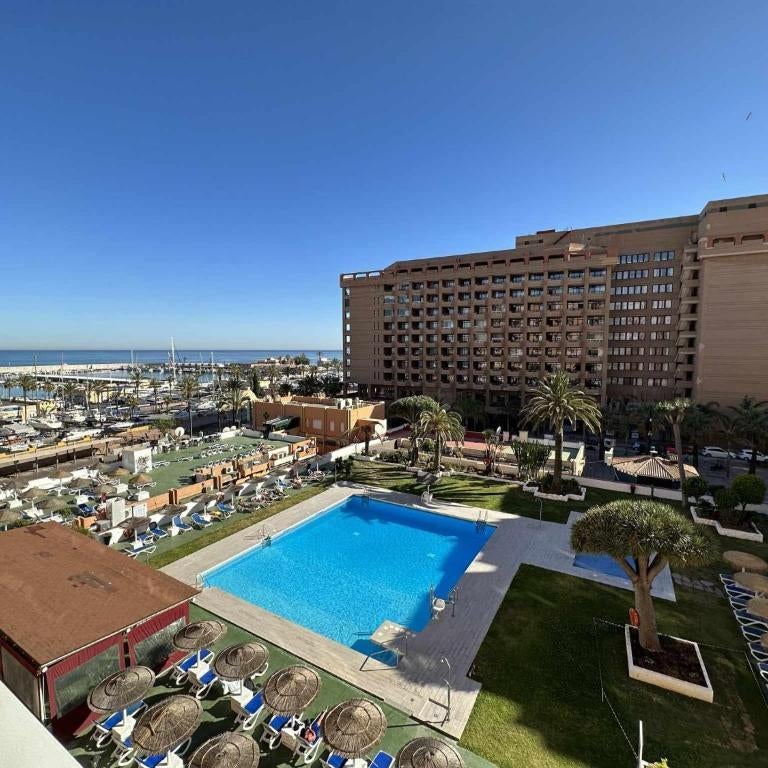 Estudio PYR privado con piscina y playa