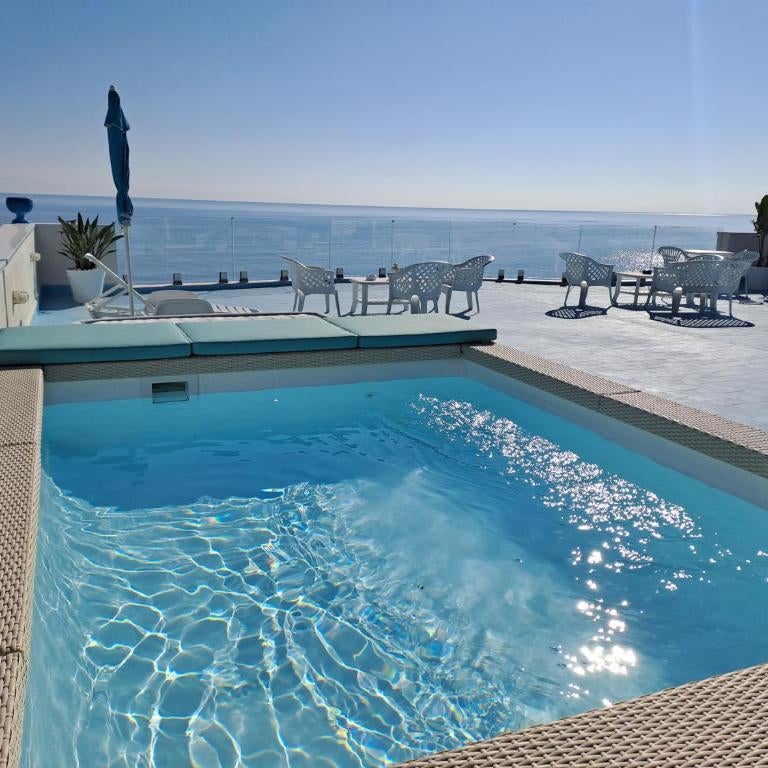 Blue Life, Luxury Rooms Beachfront Rooftop between Palermo and Cefalu'
