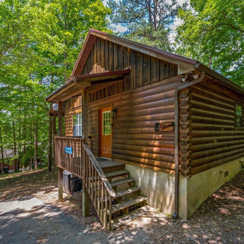 Spring Special - Dollywood at 2 min & Heated Pool Thumbnail