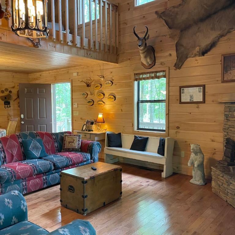 Bucksnort Lodge - Game Room and Hot Tub Thumbnail