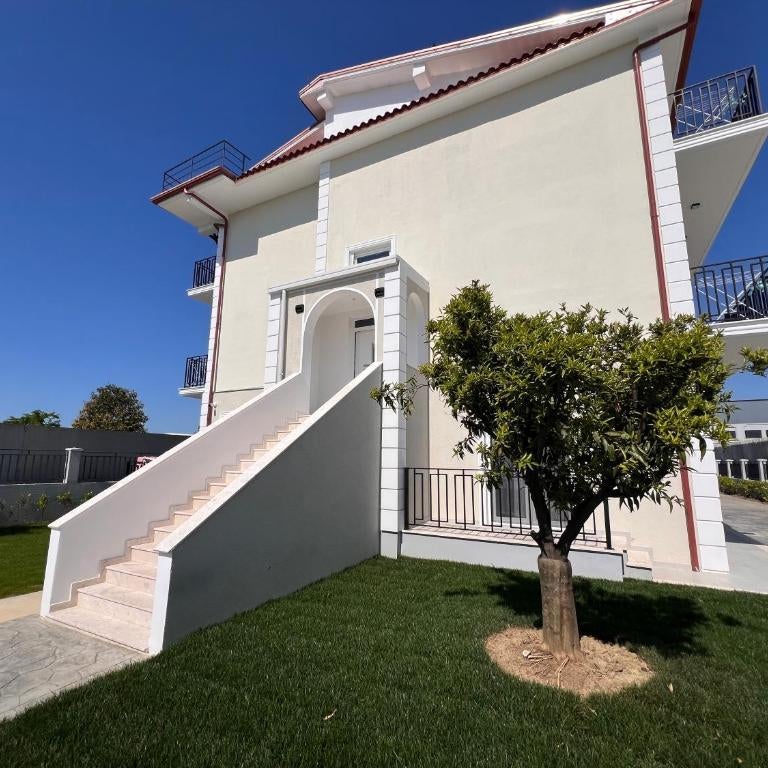 Golden Heart Apartments Thumbnail