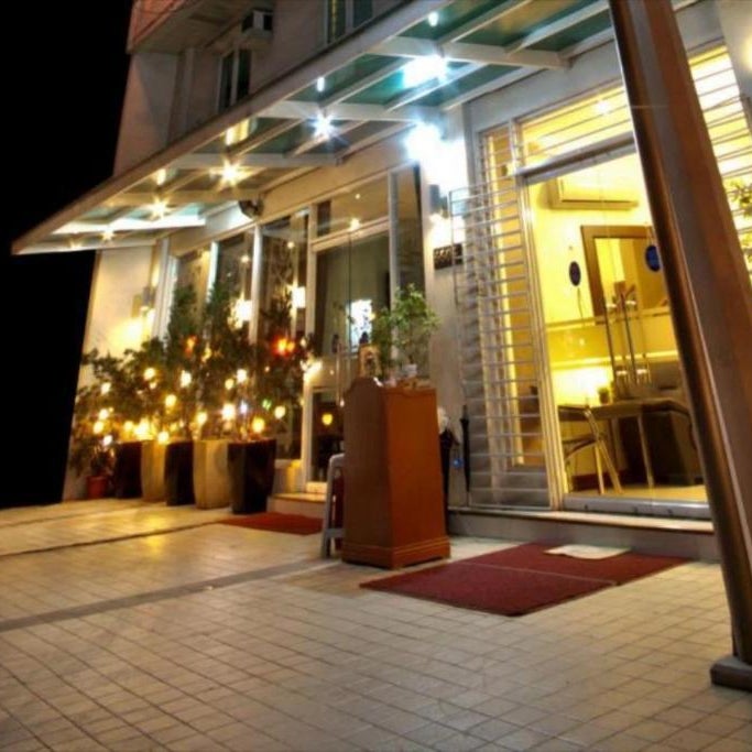 Townhouse OAK Avitel Hotel near Osmena Highway, PNR Pasay Station, Metro Manila Thumbnail