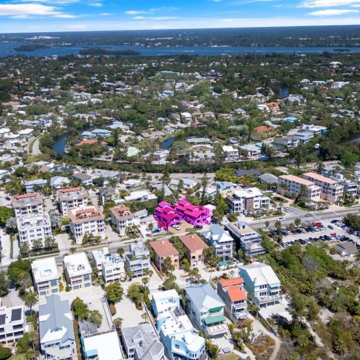 Beach Rd, 300ft to Beach Access & 500ft to Siesta Key Village, Studio