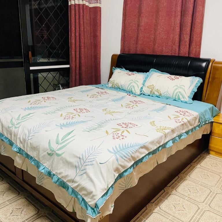 King sized bedroom-in SUVA Centre Thumbnail
