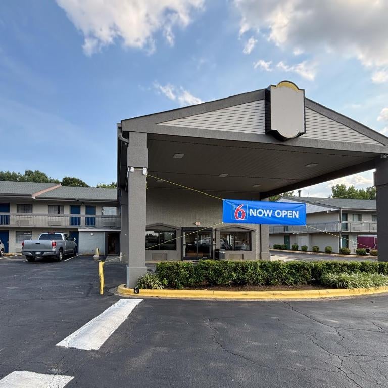 Motel 6 Charlotte, NC Northlake Thumbnail