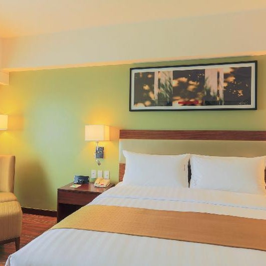 Holiday Inn & Suites Makati By IHG Thumbnail