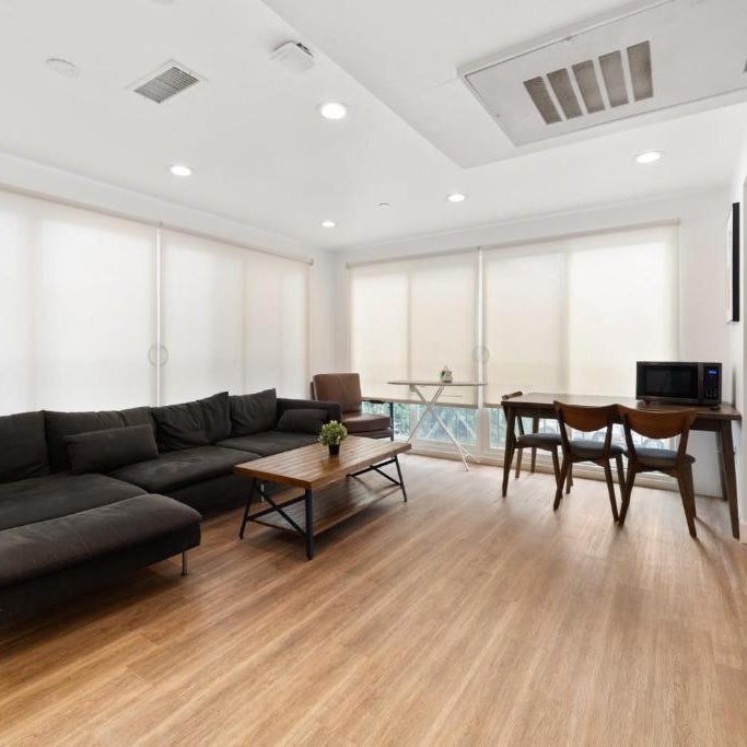 Spacious 1-BD Hideaway Close to USC Room with Share Livingroom Thumbnail