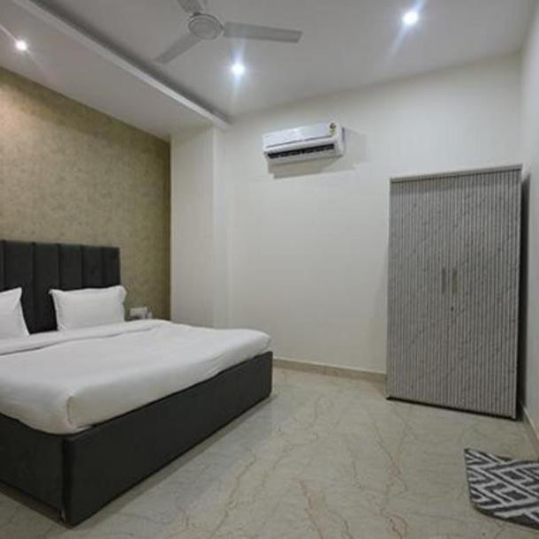 FabHotel Kavya Inn - Nr The Mall of Faridabad