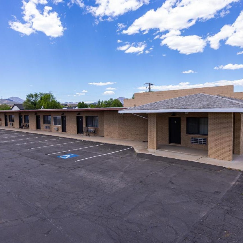 The Golden Spur Hotel Thumbnail