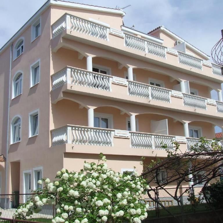 Rooms & Apartments Ana 2