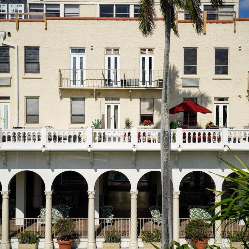 Palm Beach Hotel with Juliette Balconies! 2 blocks from beach! Historic Landmark Thumbnail