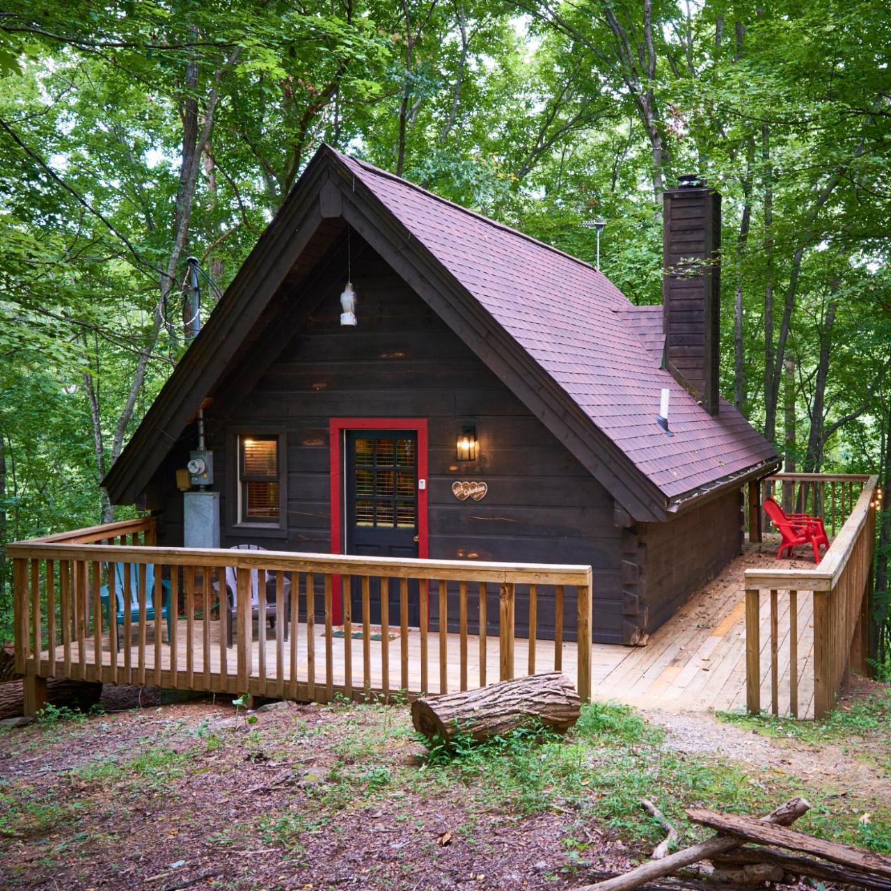 Wild Columbine - Gatlinburg Area Hottub Romantic Cabin Thumbnail