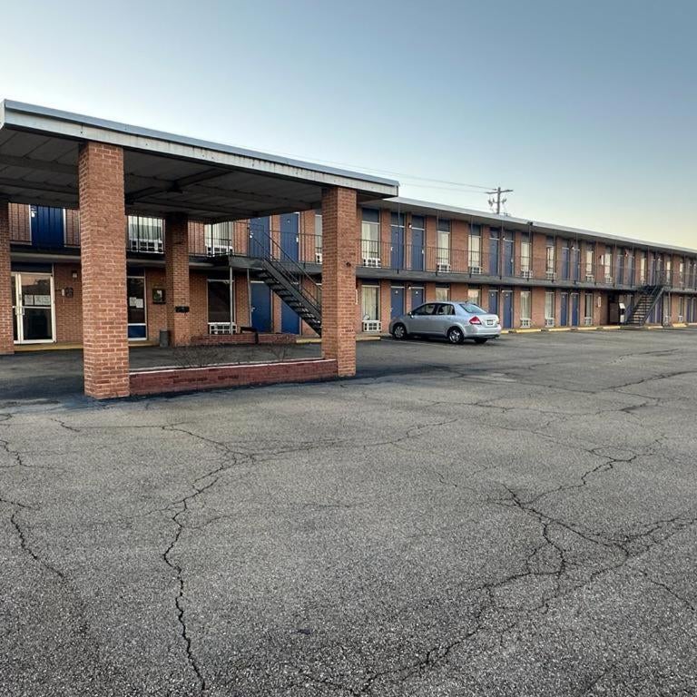 Express Inn New Albany Near Tupelo I 22 Thumbnail