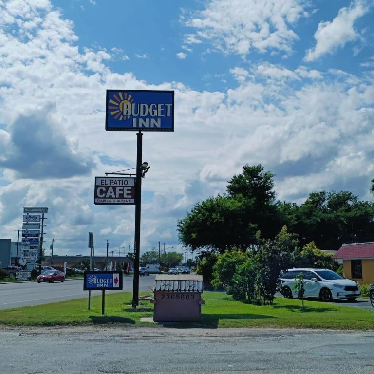 Budget Inn By OYO Edinburg Hwy 281 Thumbnail