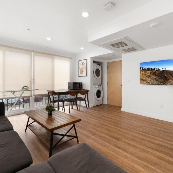 Perfect Location Near USC, 1Bedroom with Shared Access Thumbnail
