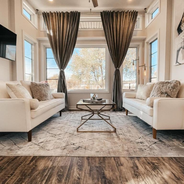 Beautiful and Elegant River Front Cottage Thumbnail