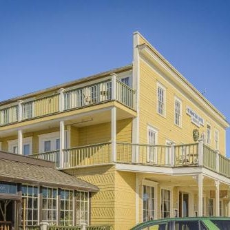 Mendocino Hotel & Garden Thumbnail