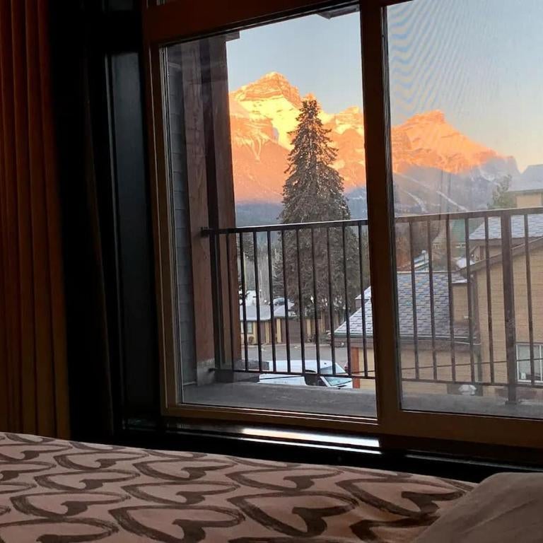 1 Bd corner unit stunning views wrap around deck Thumbnail