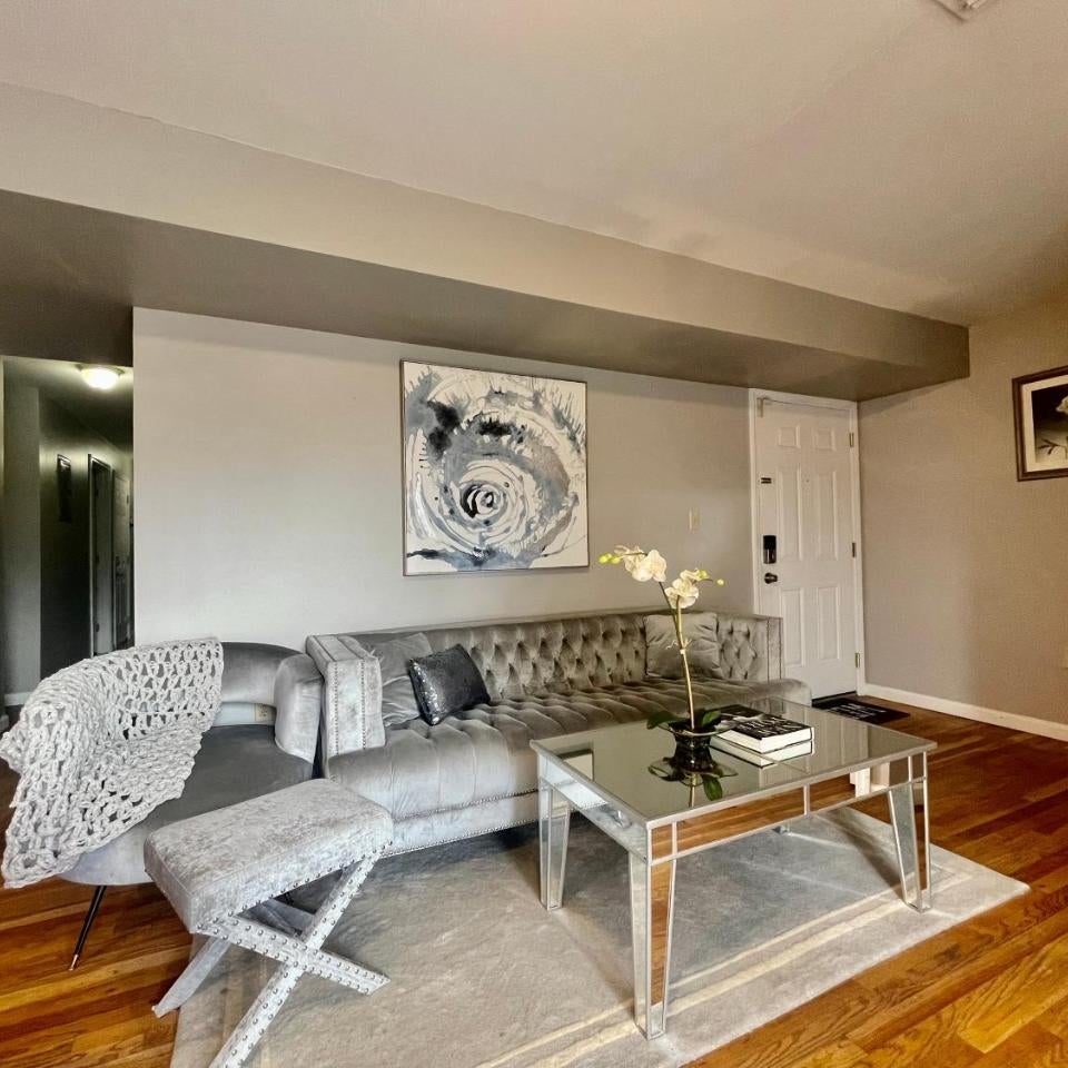 4 bedroom apt in Newark Thumbnail