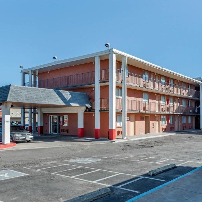 Pueblo Inn Thumbnail