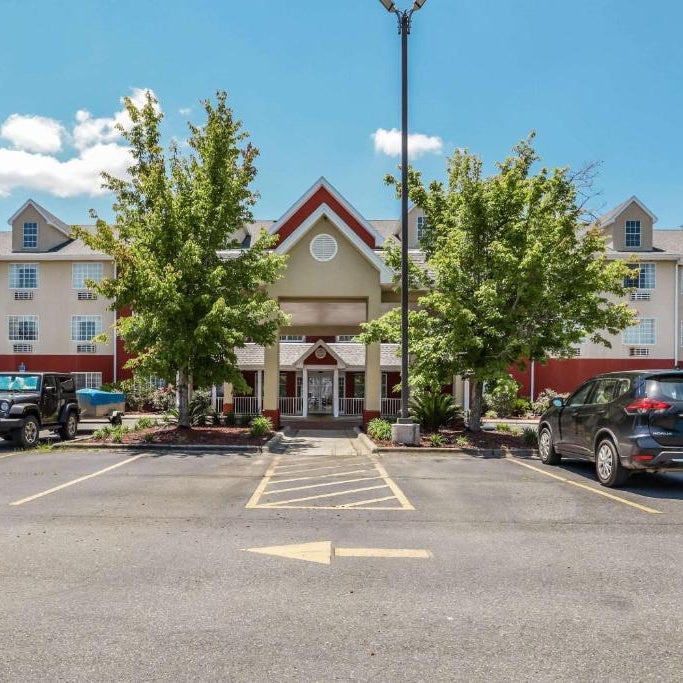 Econo Lodge Inn & Suites Thumbnail