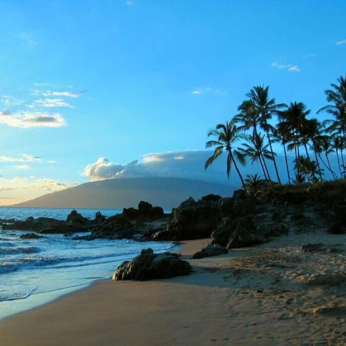 Maui Condo, 5 minute walk to the beach, 3 Pools, Tennis Courts, BBQs Thumbnail