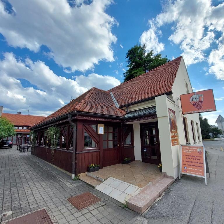 Craft Beer Bar Rooms Thumbnail