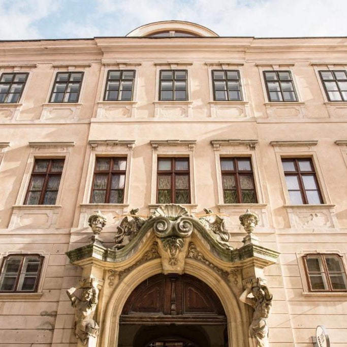 Petra Inn Apartments in historical palace Bratislava Thumbnail