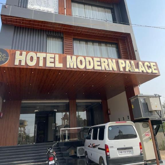 Hotel Modern Palace