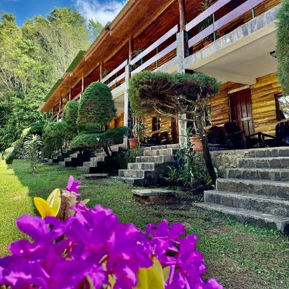 Hotel y Restaurante Alicante de Montaña, El Salvador Thumbnail