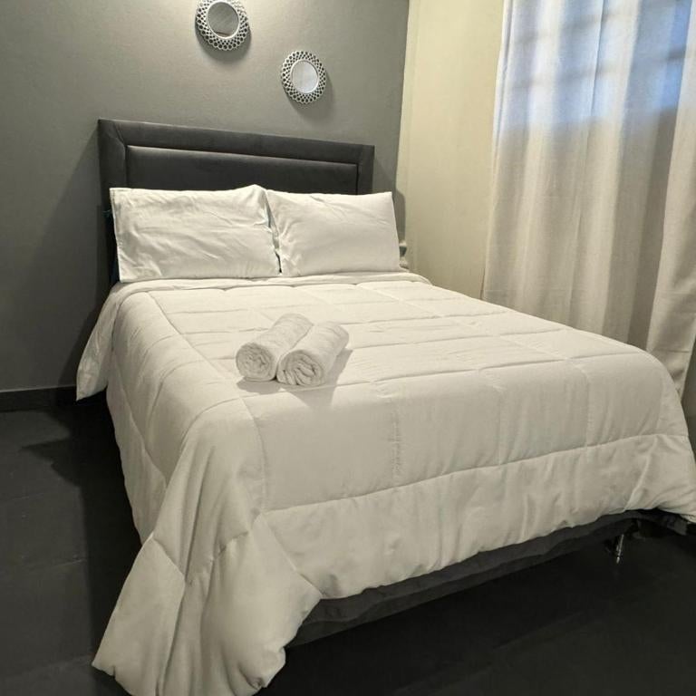Habitación con baño privado en el centro de Asunción solo efectivo guaranies Thumbnail