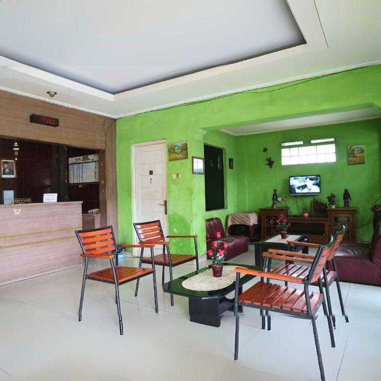 Rehat at Paskal Pelangi