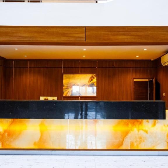 SUMMIT HOTEL AND APARTMENT VGC