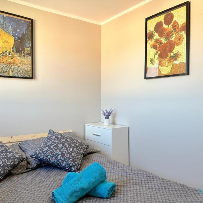 Van Gogh Room Thumbnail