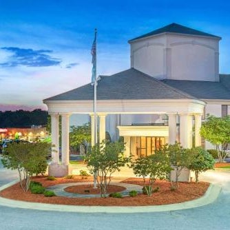 Days Inn by Wyndham Louisburg Thumbnail