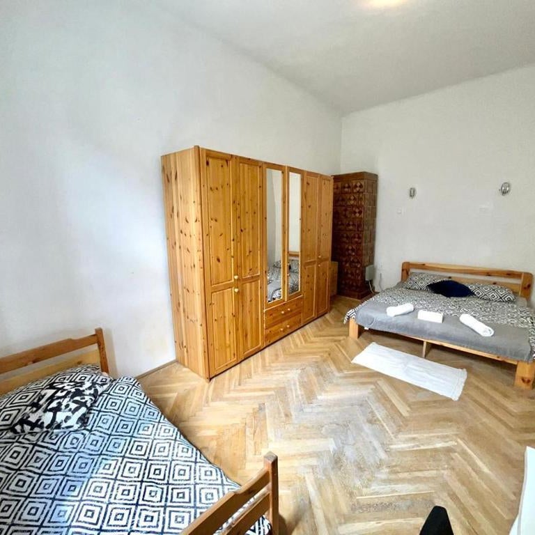 Nice bedroom near the bus and train station Thumbnail